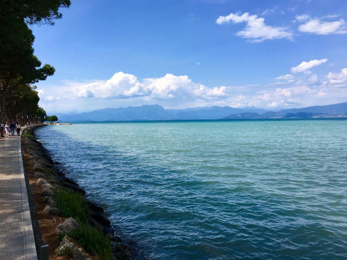 Venere Apartment Peschiera del Garda Bagian luar foto