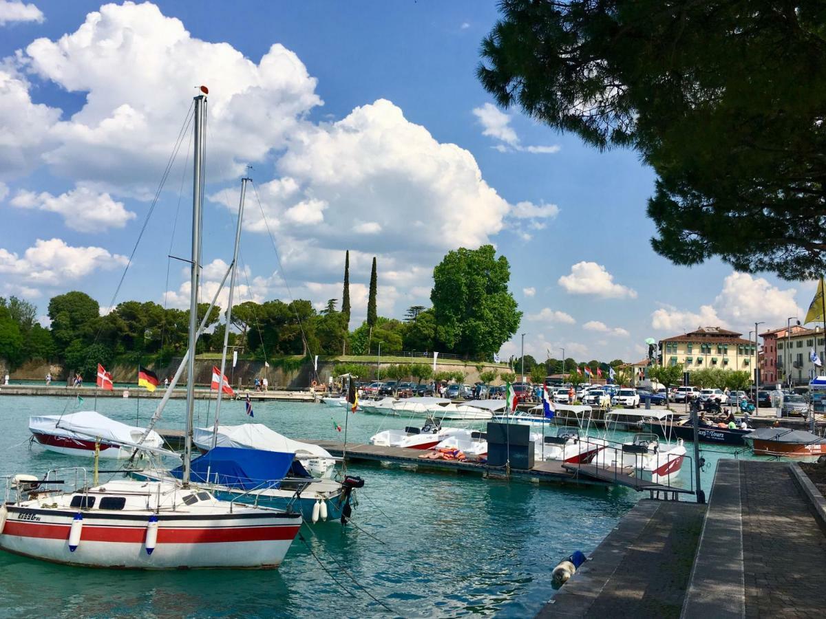 Venere Apartment Peschiera del Garda Bagian luar foto