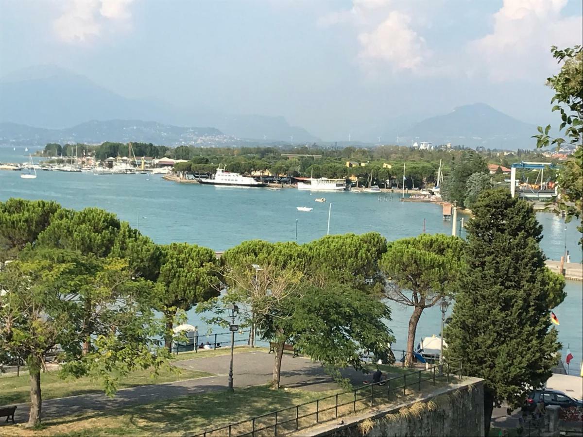 Venere Apartment Peschiera del Garda Bagian luar foto